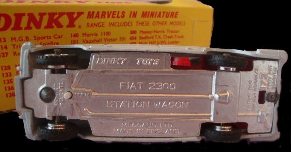 Dinky Toys England Fiat 2300 Familiale 1963 Metallmodell in Originalbox (3822)